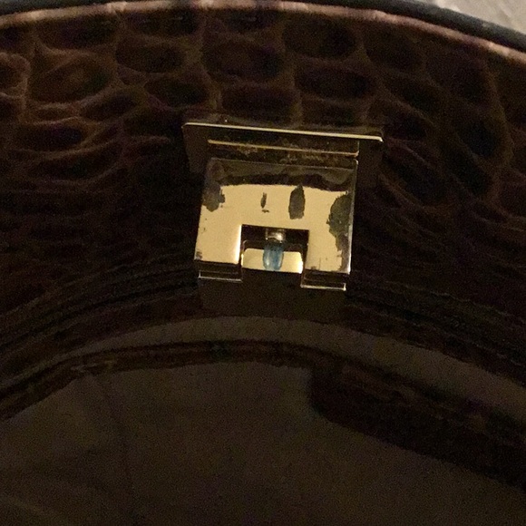 Michael Kors gator print leather bag, large. Excellent shape. Close button 45% - Picture 6 of 7